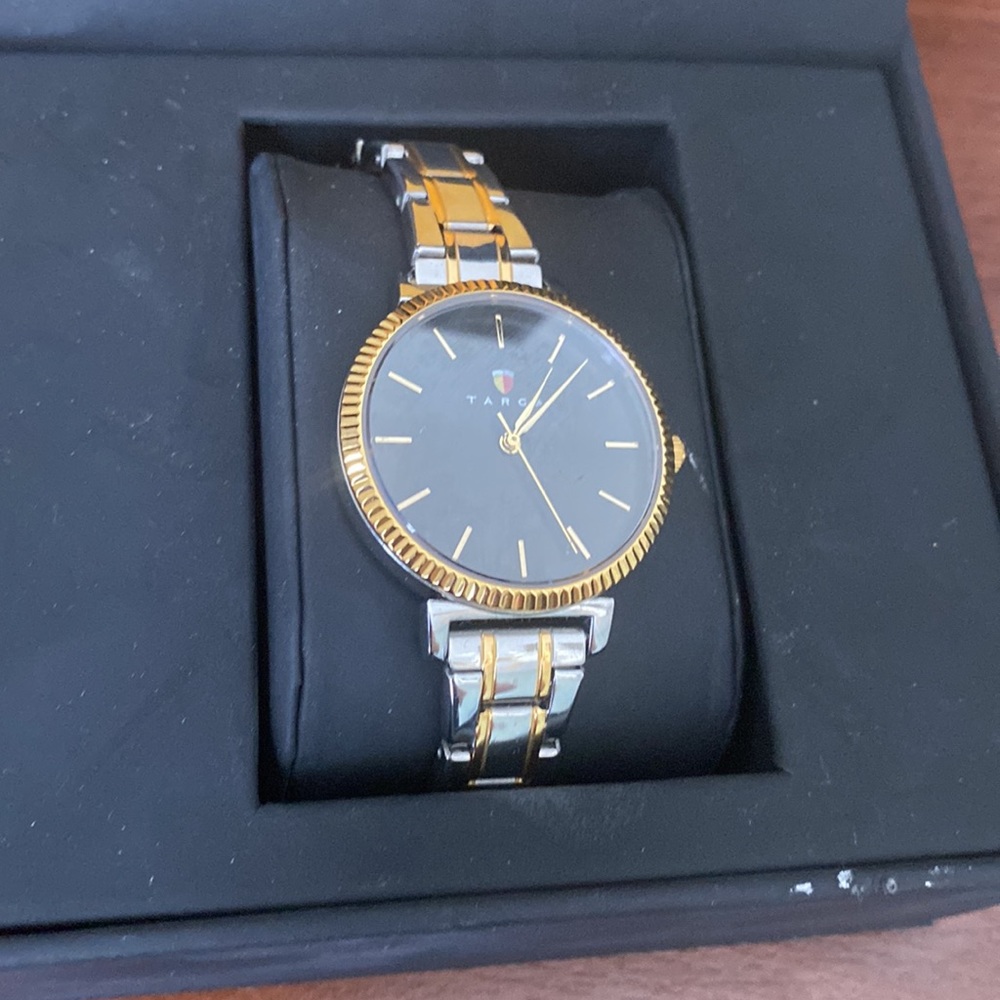 TARGA Fashion Black Dial Lady's Watch Genuine - Picture 2 of 3